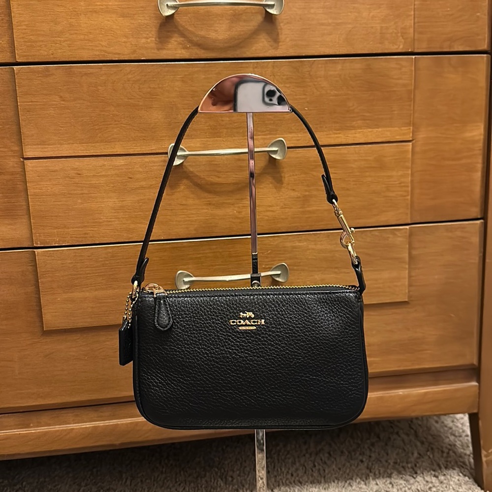 Coach Nolita 19